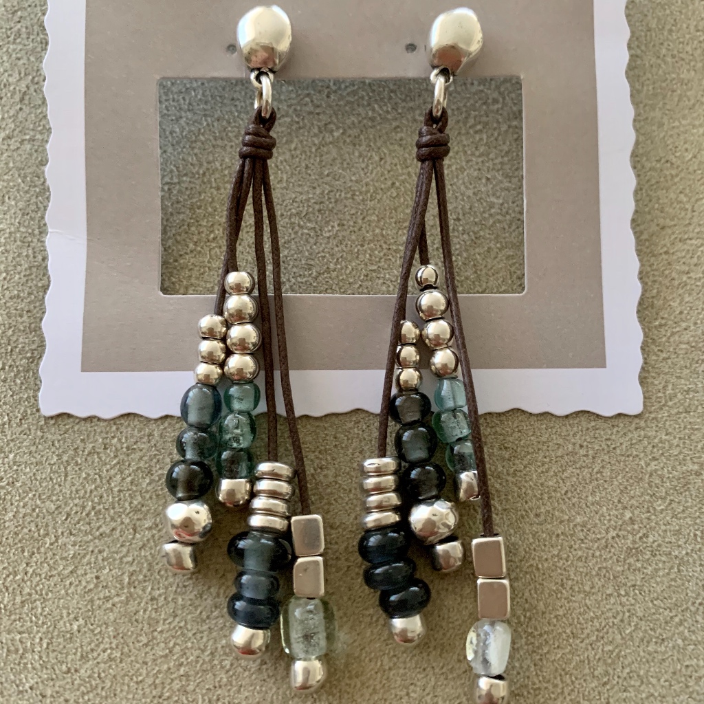 Nwt! Uno De 50 Earrings 